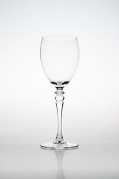 High key afbeelding van een wijnglas van Kim Willems