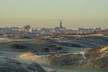 Blick auf Katwijk von den Dünen aus von Dirk van Egmond
