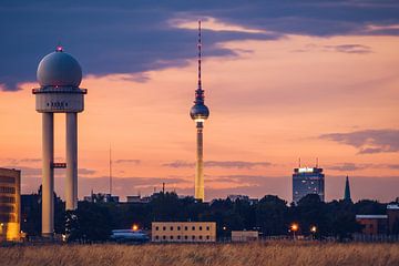 Berlin – Skyline / Tempelhofer Feld van Alexander Voss