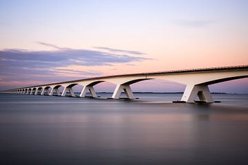 Zeeland-Brücke über die Oosterschelde von Marjon Kocks