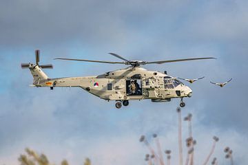 Nederlandse NH-90 helikopter vlak voor de landing.