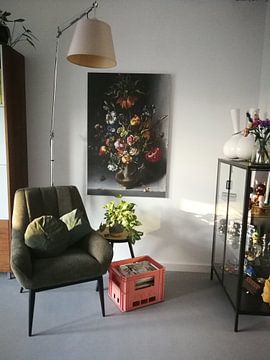 Kundenfoto: Blumenstillleben mit Kronen-Kaiserfalter in einer Steinnische, Jacob Vosmaer
