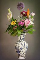 Still life colorful bouquet in delft blue with robin