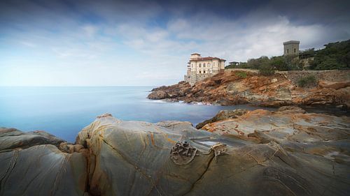 Kasteel van Boccale op de rotsen. Livorno, Toscane