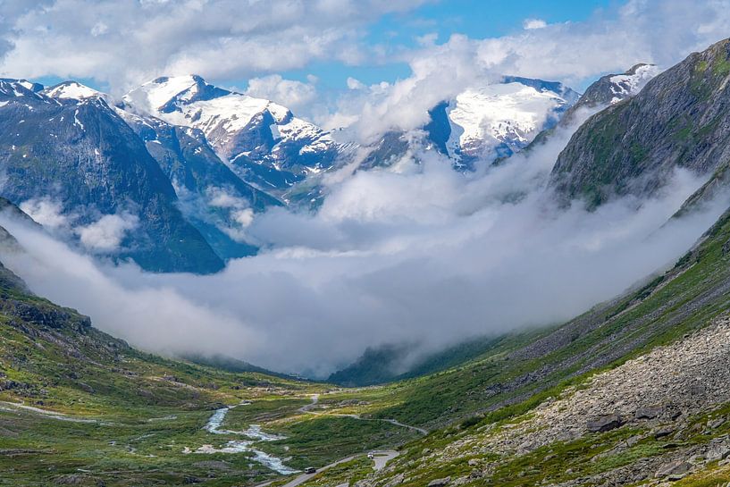 Mountain scenery in Norway by Harry Punter