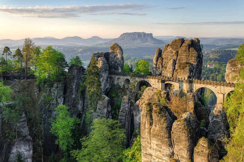 Die Basteibrücke im Morgenlicht von Michael Valjak