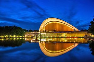 Haus der Kulturen der Welt in Berlin zur blauen Stunde
