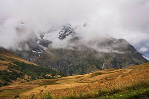 Besneeuwde bergtoppen in de Franse Alpen van Anouschka Hendriks
