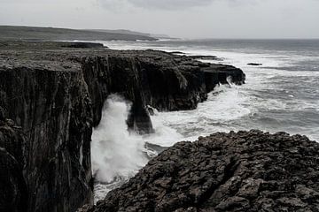 Zerklüftete Küste - Irland von Durk-jan Veenstra