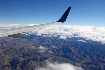 Bergen van het zuidereiland van  Nieuw Zeeland vanuit een vliegtuig van Aagje de Jong