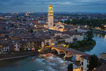 Ponte Pietra, Verona, Italië van Walter G. Allgöwer