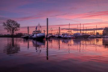 Sonnenaufgang am Yachthafen