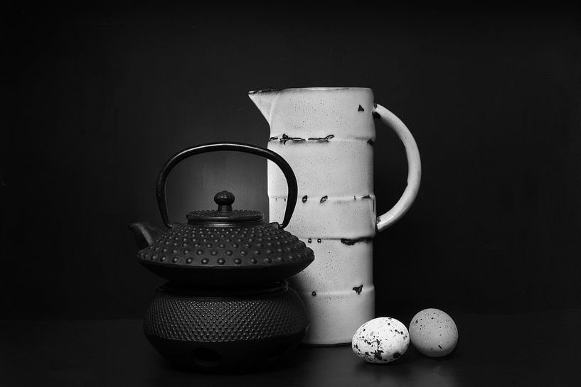 Still life in black and white by Thea Mekkelholt