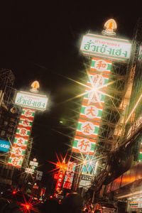 Neonruimtes in Bangkok: neonreclames in Chinatown