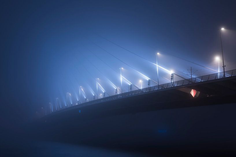 Le pont Erasmus dans le brouillard par Vincent Fennis