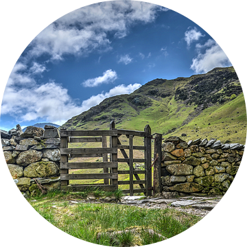 Stenen muur met kissing gate van Frans Blok