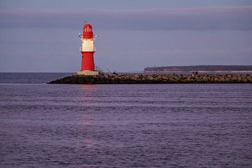 Mole an der Ostseeküste in Warnemünde