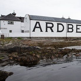 The Ardbeg warehouse on Islay von Thijs Schouten