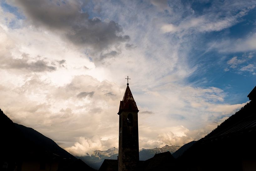 Eine Kirche in der italienischen Landschaft von Damien Franscoise