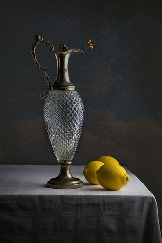 Stilleben mit Zitrone und Schmetterling von Clazien Boot