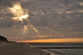 Sonnenuntergang am Strand von Zingst, romantisch von Martin Köbsch