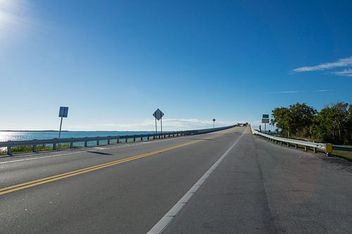 USA, Florida, Übersee-Highway-Brücke über den tropischen Ozean der Florida Keys