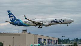 Landing Alaska Airlines Boeing 737-990 (ER). by Jaap van den Berg