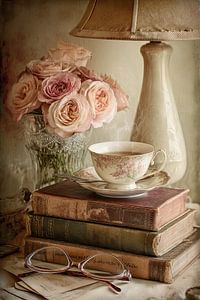 Romantisches Stillleben mit Büchern, Tee und Blumen