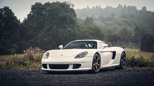 Porsche Carrera GT in the early morning