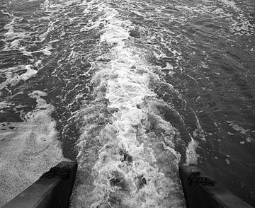 Stromend water. van Jose Lok