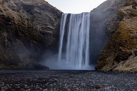 Skógafoss Mist van Irene van de Wege