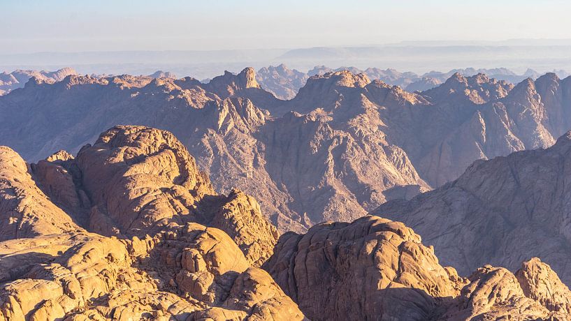 Uitzicht vanaf top Mount Sinai (Egypte) van Jessica Lokker