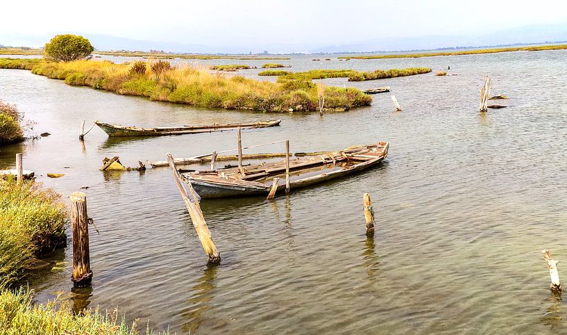 Gone glory once a fishing boat by foto by rob spruit