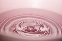 Kringen in roze water