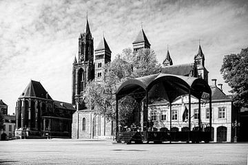 Der Vrijthof in Maastricht in Schwarz-Weiß