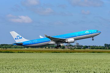 KLM Airbus A330-300 Plaza de la Catedral - La Habana.