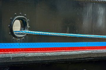 Trossen en bolders schepen aan de kade van scheepskijkerhavenfotografie