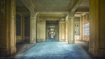 Grand Bureaux, das baufällige Büro. von Frans Nijland