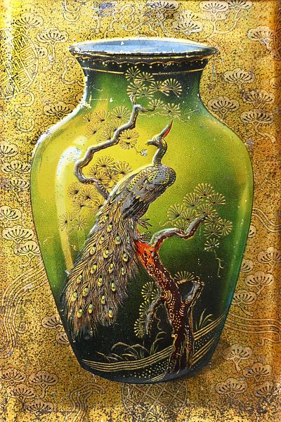 Chinese peacock on authentic tea tin by StudioMaria.nl
