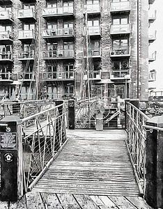 Lock at Entrance to St Saviour's Dock London
