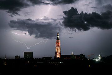 Blitzschlag mit der Großen Kirche von Breda von Desmond Berger