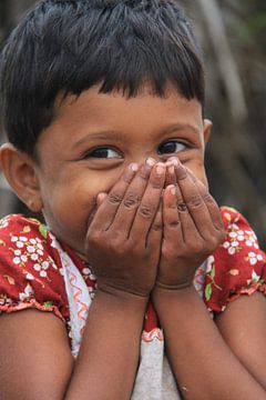 Klein meisje in Sri Lanka van Gert-Jan Siesling