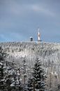 Uitzicht op de Brocken (Harz) met weerstation en Brockenhaus van t.ART thumbnail