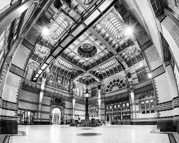 Groningen main station (black and white)