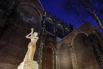 Le monument de la résistance sur la Domplein en face de l'église Dom à Utrecht