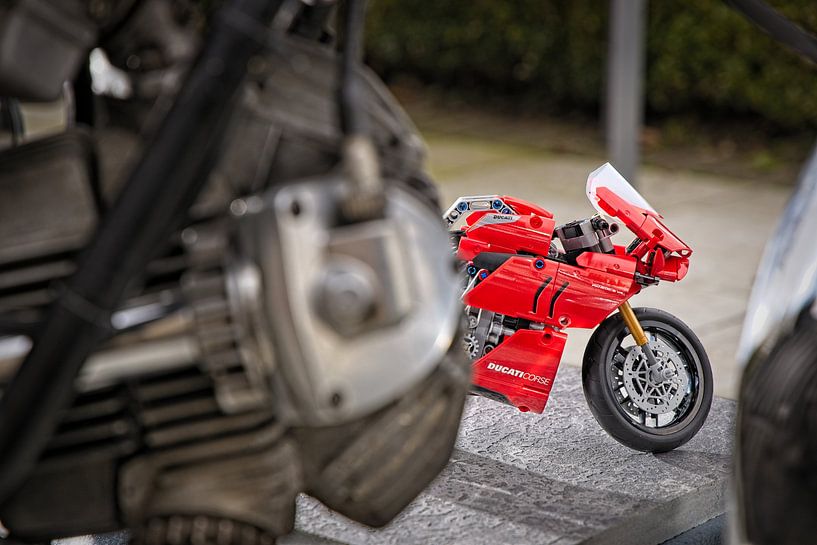 Ducati Panigale V4R Lego Technic van Rob Boon