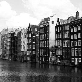 Amsterdamer Lagerhäuser am Damrak von Thomas Wijngaard