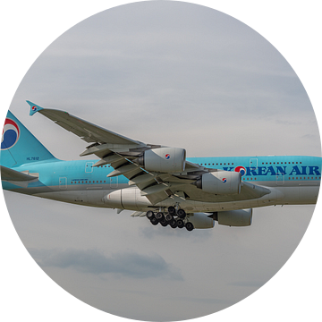 Landende Korean Air Airbus A380. van Jaap van den Berg