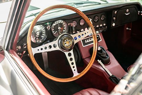 Jagauar E-type klassieke sportwagen dashboard
