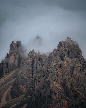 Rocky mountains in the Dolomites by Larissa van Hooren